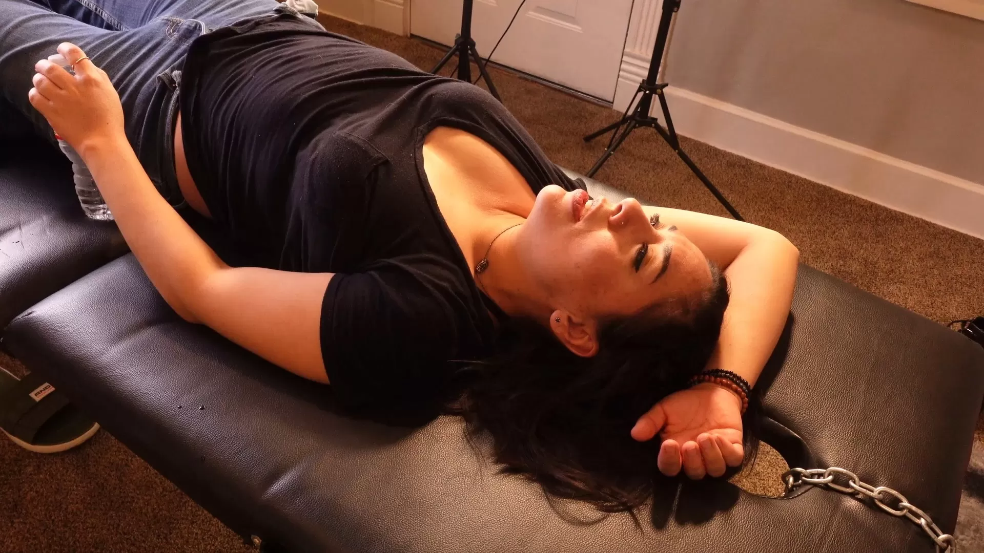 TheTickleRoom – Mature Trinas Upperbody Insanity.mp4_snapshot_09.42.081.webp