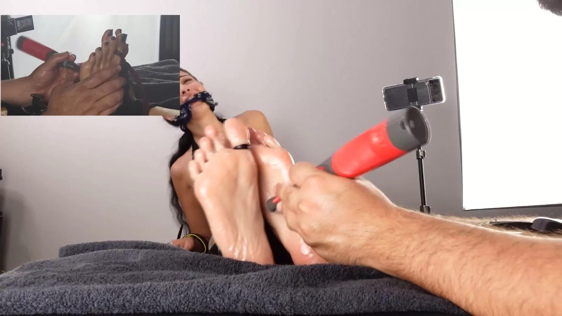 TheTickleRoom – Megans SUPER Oily Tickle!.mp4_snapshot_12.01.220.webp