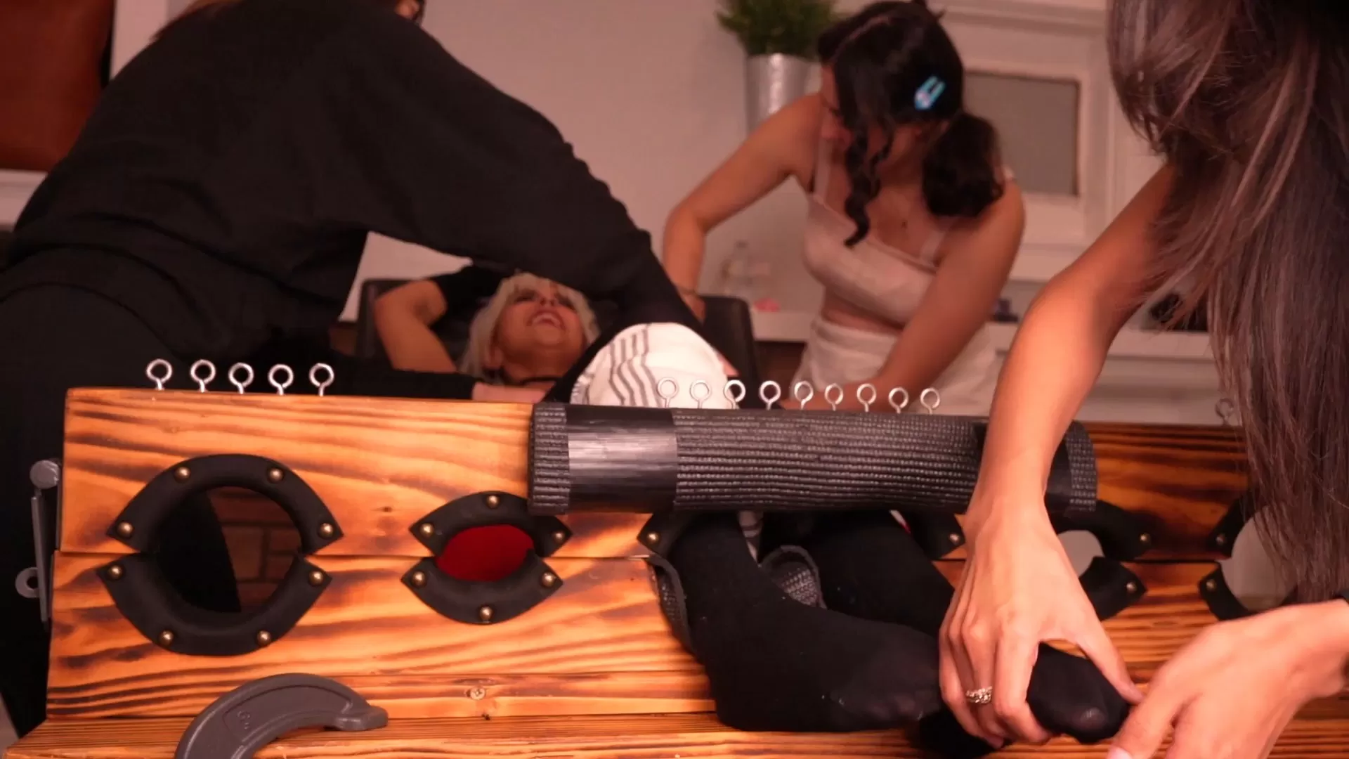 TheTickleRoom – Misa Misa Alice Nylon Gang Foot Tickle!.mp4_snapshot_02.35.155.webp