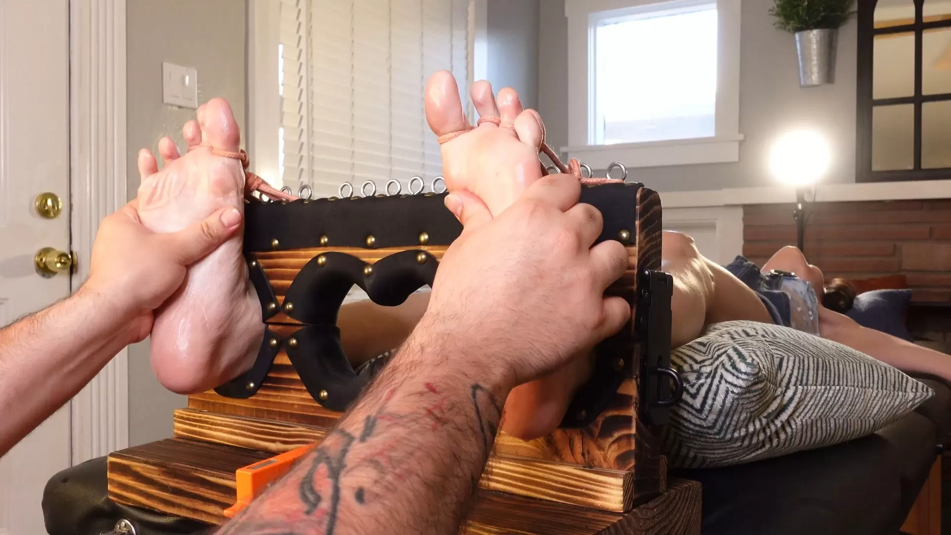 TheTickleRoom – Trans Brigittes Big Foot Begging.mp4_snapshot_04.41.381.webp