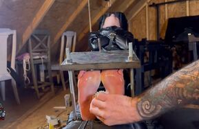 Fettish   Bench Press   Gwen