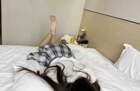 02年小女友白袜小脚丫