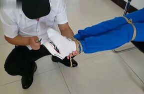 变态TK高中女生脚心