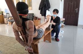 【精致】小岛子老虎凳 赤脚痒痒