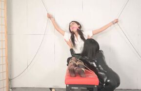 【CV4K】女捆女沐小雨凳子铁链