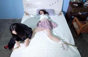 18岁的漂亮乖巧小妹妹新人首发！特别敏感怕痒的她被全身挠痒无法闪躲只能不停的挣