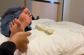 约现超嫩小姐姐玉足实录