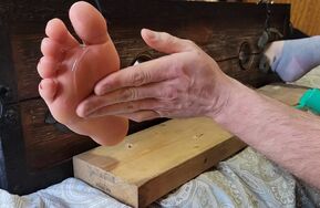 【在线播】CallieSmith25Tickling – Callie Smith bafefoot oiled tickling